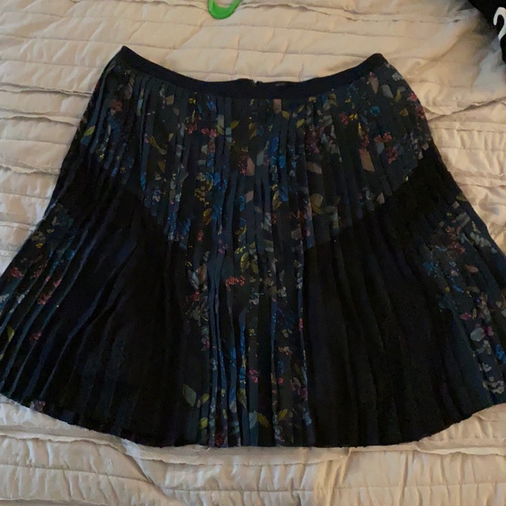 BR pleated skirt